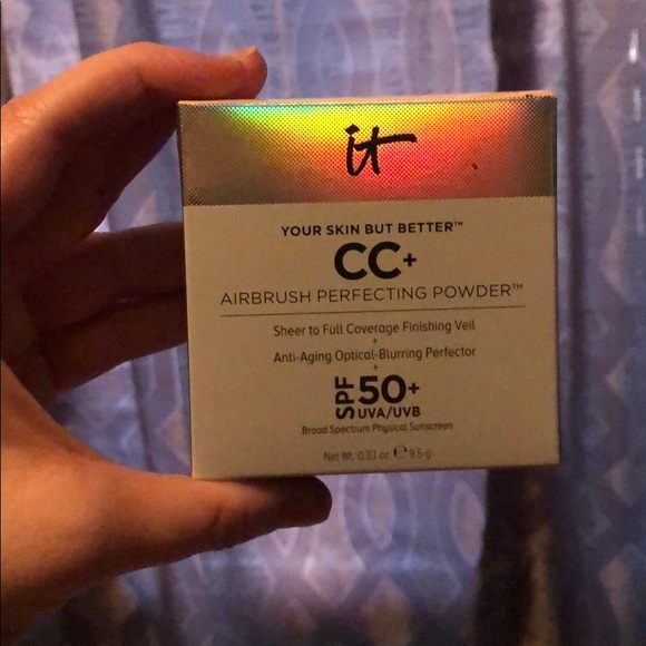 it cosmetics Other - CC+ Airbrush Perfecting Powder-Light